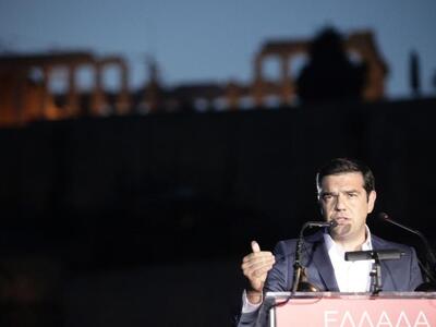 O Αλ. Τσίπρας υπό το φως της Ακρόπολης: ...
