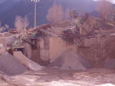 Με καράβι φέρνουν ... τα υλικά στην ανατ...