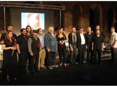 Οι Λαοί τραγούδησαν στο Αρχαίο Ωδείο - Π...