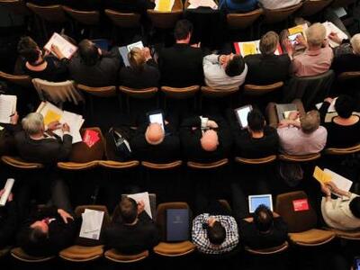 Τη χειροτονία γυναικών επισκόπων ενέκριν...