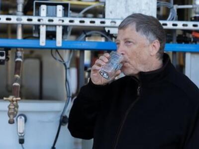 Ο Μπιλ Γκέιτς πίνει νερό από ανθρώπινα π...
