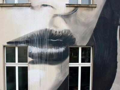 Tο πρόσωπο της Σελεστίν στον τοίχο