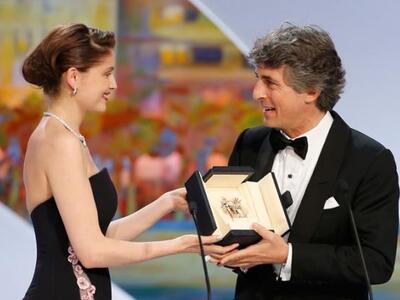 Από τα χέρια της Λετίσια Κάστα πήρε το β...