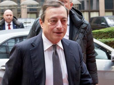 Ακτιβίστρια επιτέθηκε στον Ντράγκι με......