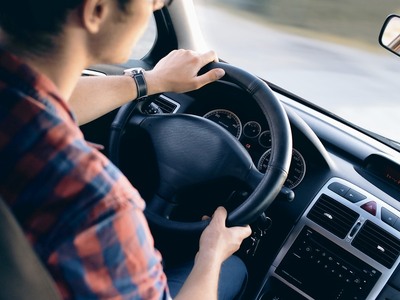 12χρονος οδηγούσε αυτοκίνητο στο κέντρο ...