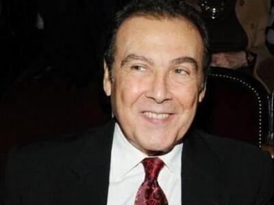 Ο Φασουλής προσπαθεί να πείσει τον Τόλη ...