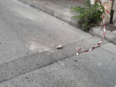 Πάτρα: Πτώση σοβάδων δίπλα σε Γυμνάσιο στο κέντρο