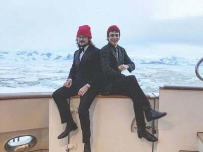 Λουί Σαρκοζί και Νικόλαs Νιάρχος ενώνουν...