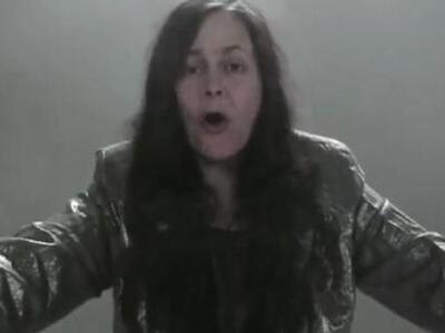 Εισβολή της Ελένης Λουκά στην παράσταση ...