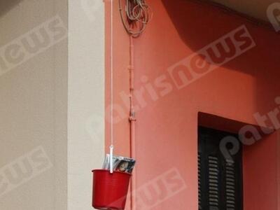 Πύργος: Κουβάς... πατέντα για να παραλαμ...