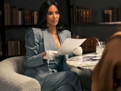 «All’s Fair»: Η σειρά με την Κιμ Καρντάσ...