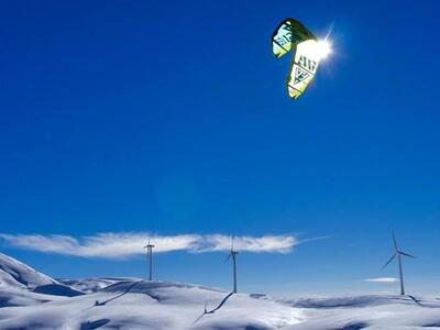Πάτρα: Οι kitesurfers του Δρεπάνου &quot...