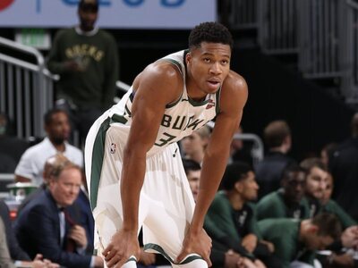 Απίστευτος Αντετοκούνμπο-Έκανε triple do...