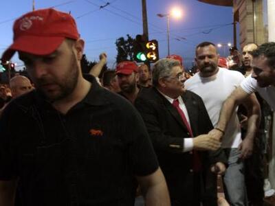 Der Spiegel: «Δολοφονική συμμορία» η Χρυσή Αυγή