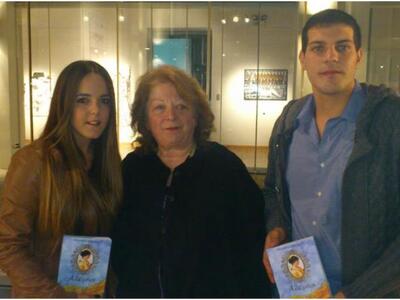 Στη φωτογραφία η συγγραφέας Γιολάντα Κιν...