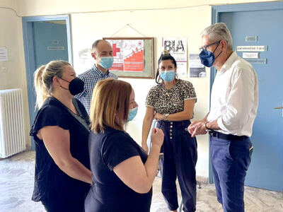 Ο Άγγελος Τσιγκρής, με κλιμάκιο της ΝΔ, ...