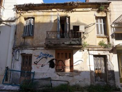 Πάτρα: Χάνεται η αρχιτεκτονική κληρονομί...