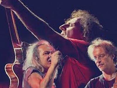 Σε λίγη ώρα, στις 21.00 η μεγάλη συναυλί...