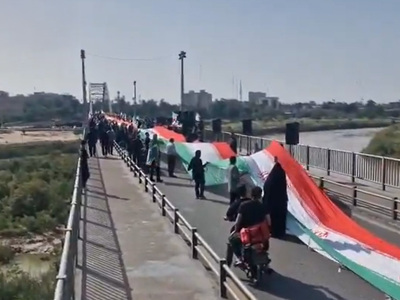 Ιράν: Με ανθρώπινες αλυσίδες σε γέφυρες ...