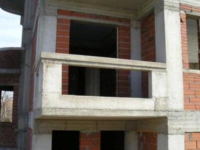 Πάτρα: Μπούκαρε στην οικοδομή και δεν άφ...