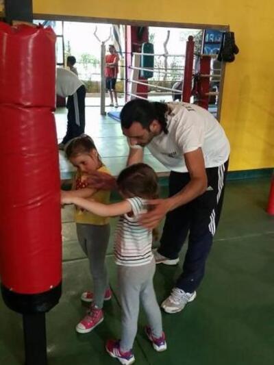 Και βέβαια με την ίδια διάθεση ασχολείτα...