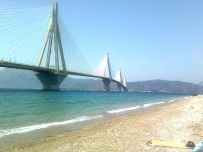 Πάτρα: Μια ξεχωριστή παραλία παραδομένη ...