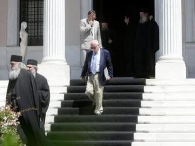 Στο Μαξίμου ο Α. Λοβέρδος για εκκλησιαστ...