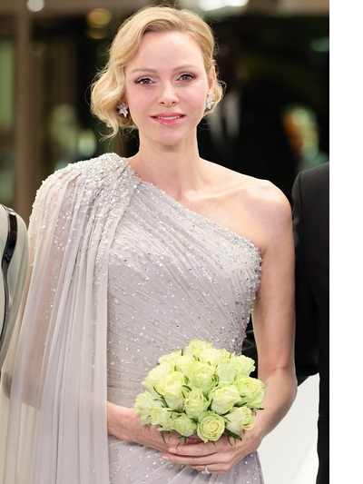 H Σαρλήν του Μονακό με φόρεμα Elie Saab