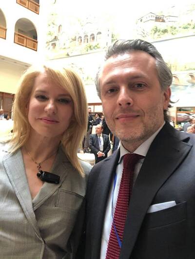 Με την πρώην υφυπουργό Θεοδώρα Τζάκρη