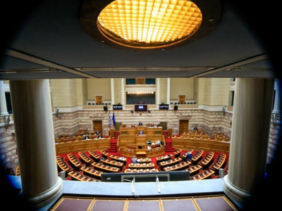 Μετωπική κυβέρνησης - αντιπολίτευσης για...