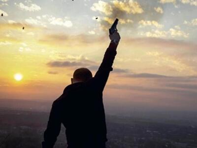 Έριχναν μπαλωθιές και τους πέρασαν χειροπέδες