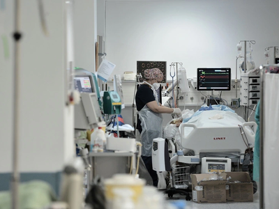 Κορωνοϊός: Τριακόσιες κλίνες Covid του ι...