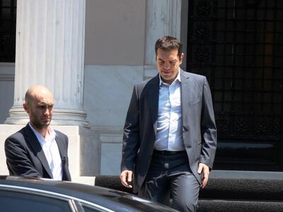 Καταχειροκροτήθηκε ο Τσίπρας στη Βουλή