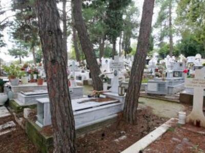 Μεσολόγγι: «Συνωστισμός» στα νεκροταφεία...