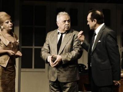 Δεξιά ο Μιχάλης Σμυρλής απολαυστικός στο...