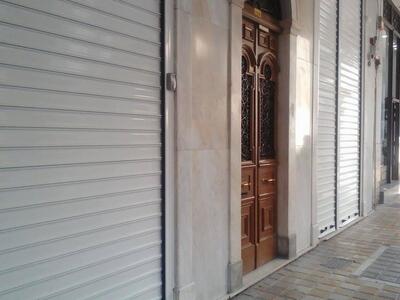 Πάτρα: Κατέβασαν ρολά σε τράπεζες για λό...