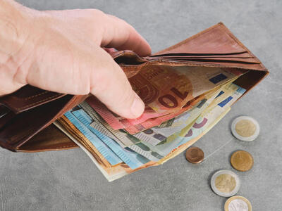 Επίδομα 250 ευρώ: Πότε μπαίνει- Ποιοι το...