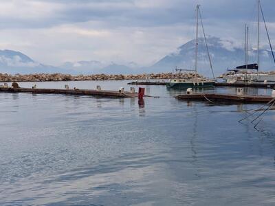 Βομβαρδισμένη παραμένει η μαρίνα της Πάτ...