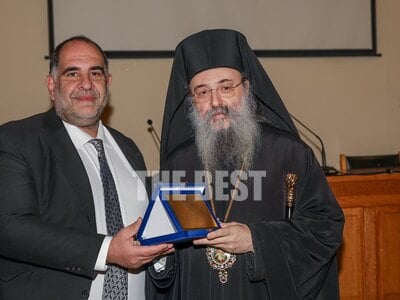 Ο Εμπορικός τίμησε τον Μητροπολίτη Πατρώ...