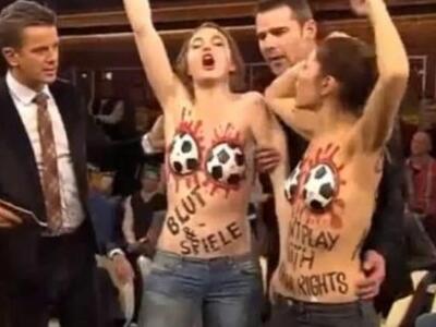 Αναπάντεχη γυμνόστηθη διαμαρτυρία, LIVE,...