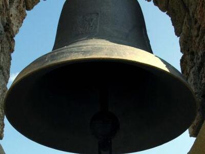 Πάτρα: Σκαρφάλωσε στο καμπαναριό κι έκλε...