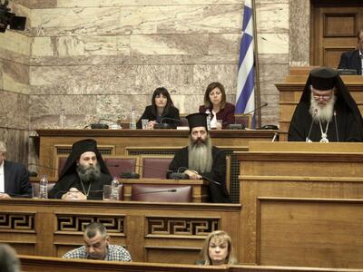 Ιερόνυμος προς βουλευτές: «Το καράβι βου...