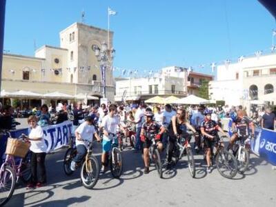 Εκατοντάδες άτομα στην πεζοπορία και ποδ...