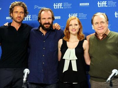 Τζέραρντ Μπάτλερ,  Ρέιφ Φάινς,  Τζέσικα ...