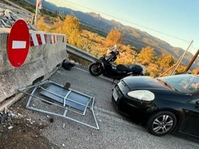 Αιτωλοακαρνανία: Αυτοκίνητο έπεσε πάνω σ...