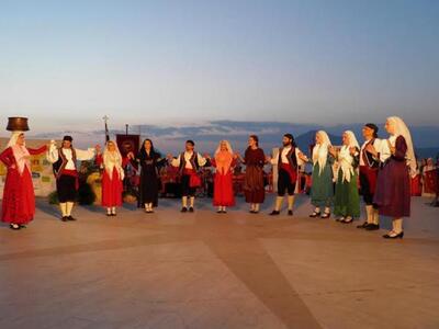 Πάτρα: Περαντζάδα με καντάδες από τους Λευκάδιους