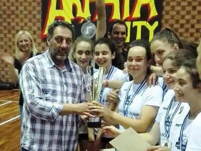 Βόλεί: Συνεχίζουν ακάθεκτες οι κορασίδες...