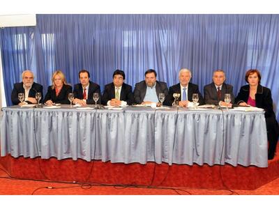 Αδυνατεί να εκλέξει Συμπαραστάτη του Πολ...