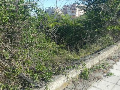 Το όχημα πέρασε πάνω από το πεζοδρόμιο κ...