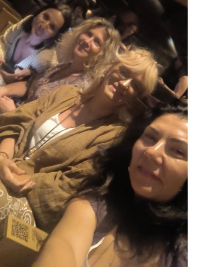 Η γυναικεία συντροφιά του συμπολίτη &quo...